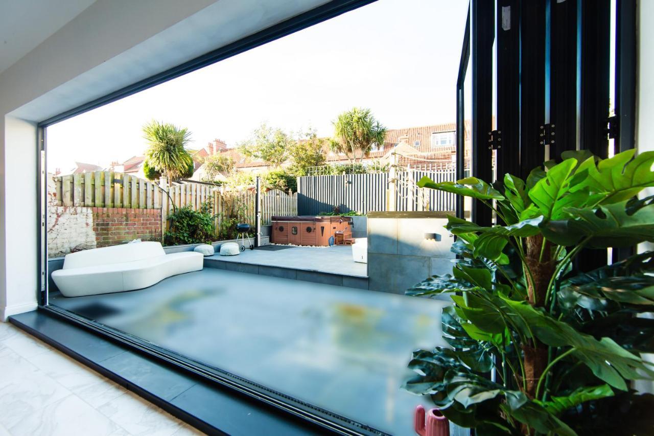 Rounton Villa By Maison Parfaite - Hot Tub - Sea Views - Parking Robin Hood's Bay Ngoại thất bức ảnh